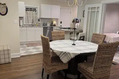 Image de In-ground pool, hot tub, fire pit, massage room!