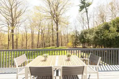 Image de Oasis on a Ravine Forest with Yoga Room located on Bayview & Sheppard