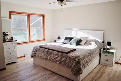 Image de Cozy 2-bedroom house with country charm and close to everything!