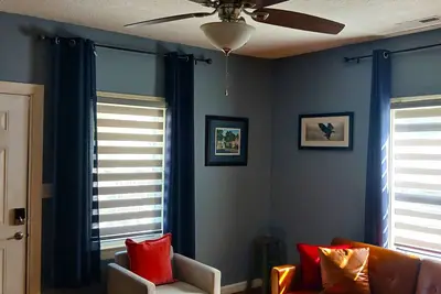 Image de Enjoyable 3-bedroom bungalow centally located - near downtown and coliiseum