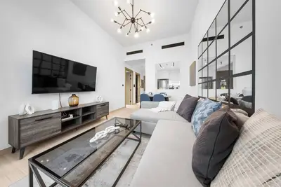 Image de StayShort - 1br in Jvc that Sleeps 4 with a Balcony!