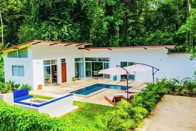 Image de 3-Bedroom Jungle Villa with Pool & FirePit in lovely Puerto Viejo