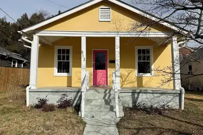 Image de Cute as a Button 2-bedroom Home Charlottesville