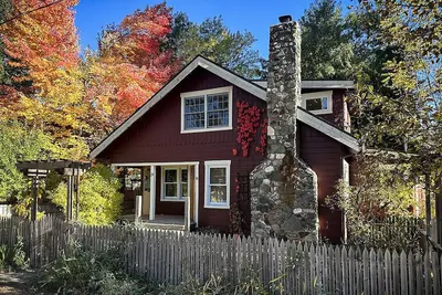 Image de Craftmen's-style home in the heart of Graeagle w/private backyard on greenbelt