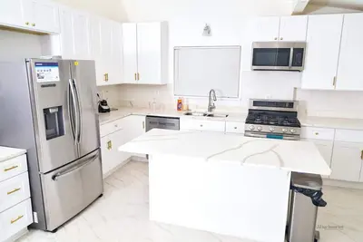 Image de Spacious 5-bedroom house in serene Silver Spring with Ac