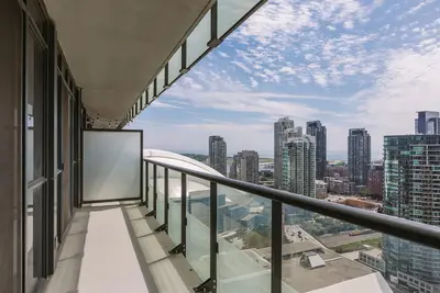 Image de Skyline Waterview 3 Bedroom Condo + Free Parking
