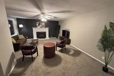 Spacious 5br Entire Home w/ Private Studio - Sleeps 10