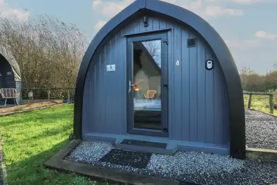 Image de Glamping Pod 4, romantic, country holiday cottage in Llanrhidian