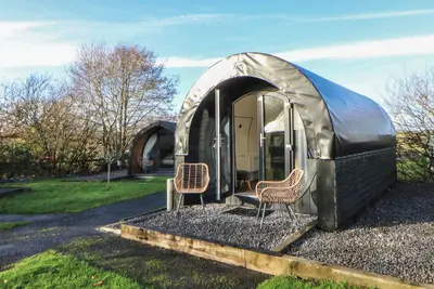 Image de Glamping Pod 10, romantic, country holiday cottage in Llanrhidian