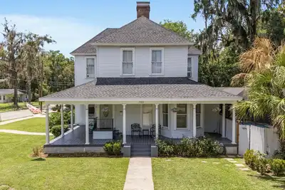 Image de Historic 2/1 Upper Suite with Pool, walking distance to downtown