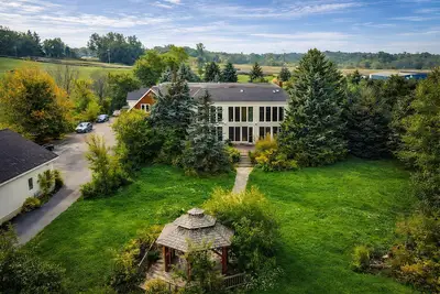 Spacious 6br Hamilton Retreat w/ Pool Table