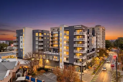 Image de Superior Two-Bedroom Apartment w/ Balcony - Bright & Spacious Gem: 5* Location - Gym - Balcony