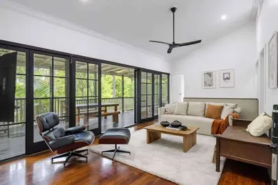 Image de 3 Bed Balmoral Retreat with Private Green Oasis