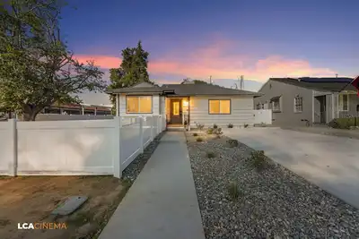 Image de Modern & Cozy 2br Home in Bakersfield -5 Min to Kern Medical Hospital