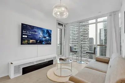 Image de Luxe 3-Bedroom Lakeview Condo, Walk Cn Tower, Scotiabank Arena & Rogers Centre