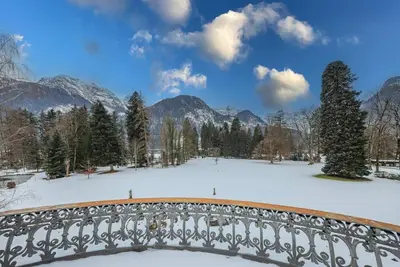 Image de Elégante suite de château dans un endroit calme