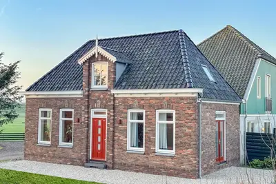 Image de Maison de campagne idyllique avec jardin