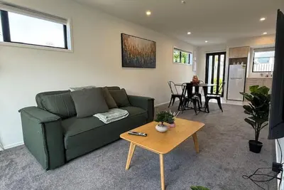 Image de Modern 2-Bedroom Home with Backyard in Edgeware