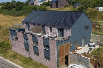 Image de Spa Vip du Pont Alsort 2/3 – Vue & bar lounge près des Lacs de l’Eau d’Heure