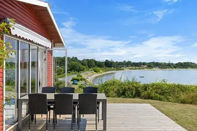 Image de \"Rajna\" - 30m from the sea by Interhome