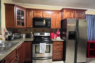 Image de 2-bedroom gated Villa  in serene Hollywood with cool vibes and outdoor sitting