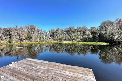 Image de Tranquil Lakehouse with Private Access