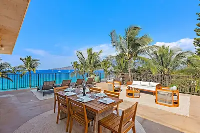 Image de Unapologetic Oceanfront Luxury with 1, 000-Sf Lanai