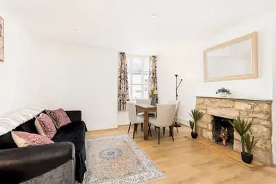 Image de Town centre family 2 bed apartment - Pass the Keys