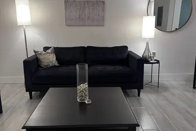 Image de Stunning 2 Bedroom 2 Bathroom 2nd floor condo across from Hollywood Beach.