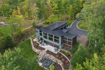 Image de Luxury Family Cabin on Round Lake Spacious 4br + Games