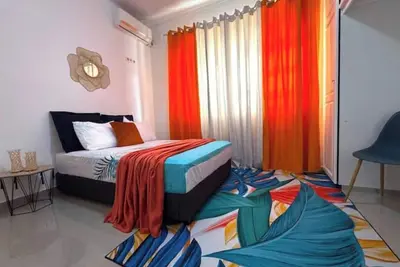 Image de Villa chaleureuse avec bain à remous,