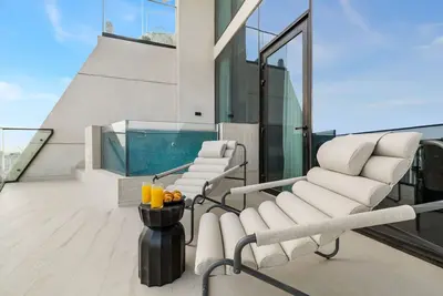 Stylish 1br with Private Pool Near Circle Mall