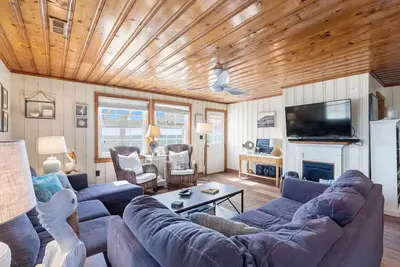 Image de Charming 3-bedroom Oceanfront cottage in adorable Oak Island with Ac