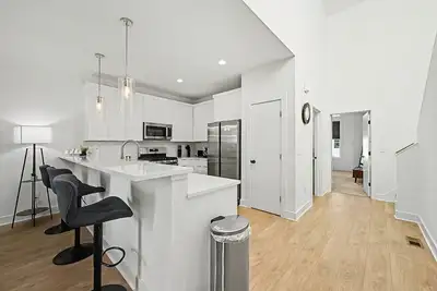 Image de Beautiful 3-bedroom townhome with RoofTop Close to Nc State