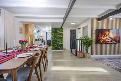 Image de Summit Home - The Ultimate Summit of Style for 12