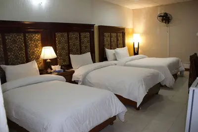 Image de Spacious 11-bedroom house in beautiful Islamabad with Ac and all other amenities