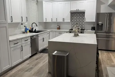 Image de Modern Luxury Townhouse –  3-Suite Retreat