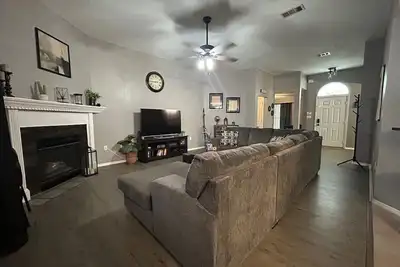 Image de 3-bedroom 2. 5 Bathroom spacious house in beautiful Crestview!