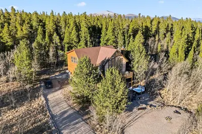 Image de Mountain Cabin Oasis: Hot Tub, Views, Game Room