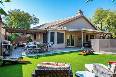 Image de Mesa Oasis Retreat - Private Waterslide Pool, Prime Location & Family Friendly