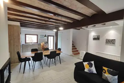 Maison avec terrasse et cheminée à 6km plage