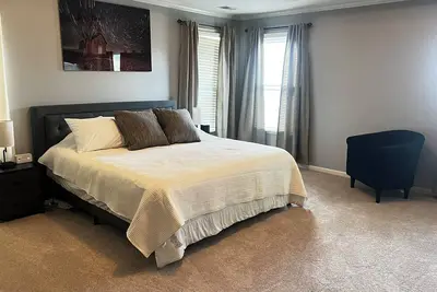 Image de Spacious 4-bedroom house by Lenexa City Center