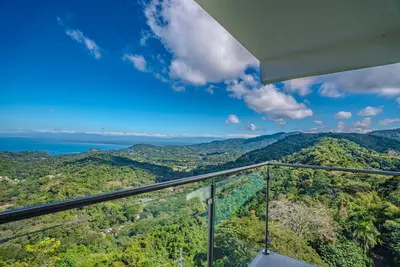 Image de Ocean-view 3br condo with resort pools, gym and coworking near Jacó.