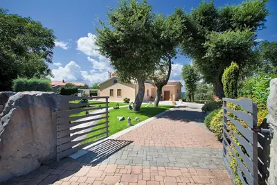 Image de Your peaceful hideaway above the old town of Labin