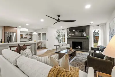 Waterview Residence / 4 Bd + 2 Kings + Fire Pit