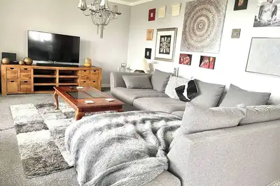 Image de Spacious, smart apartment near City Centre, Etihad and Coop Arena, free parking!