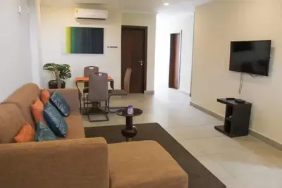 Image de 2 Bedroom apartment with 24/7 security cameras.