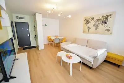 Image de Yellow - Two Bedrooms with King Size Beds - Kitchen - Bath