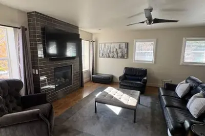 Image de Spacious 4-bedroom, 5 bed house in heart of Denver