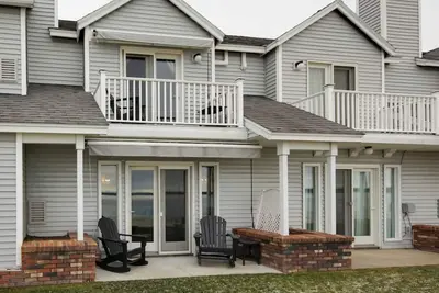 Image de Community Perks & Beach Access: Plattsburgh Gem